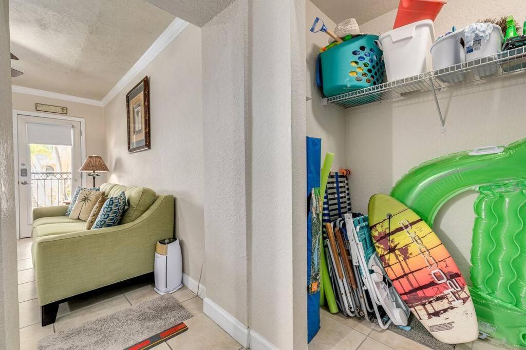 Walk To The Beach And Restaurants! - Coconut Villa'S Suite 2 St. Pete Beach Exterior photo