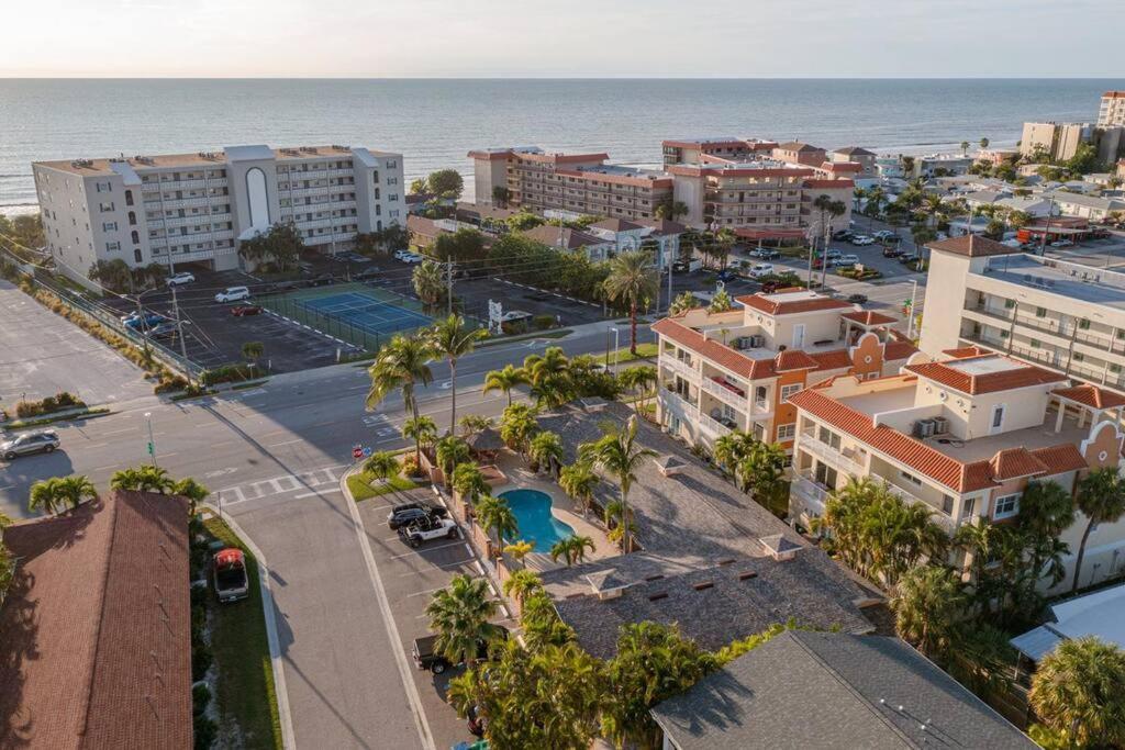 Walk To The Beach And Restaurants! - Coconut Villa'S Suite 2 St. Pete Beach Exterior photo