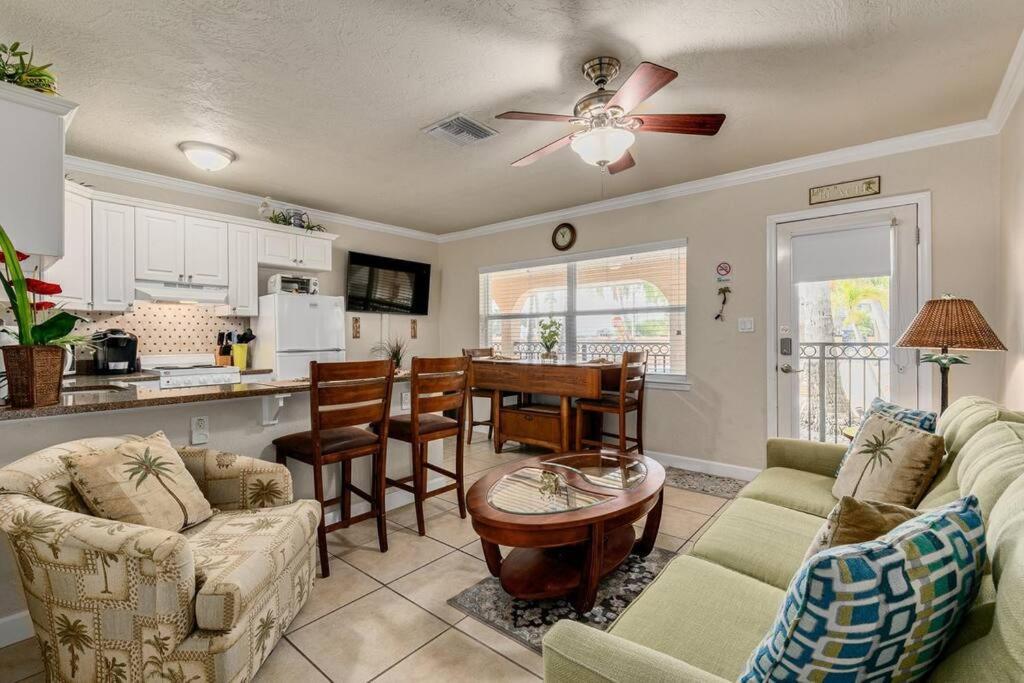 Walk To The Beach And Restaurants! - Coconut Villa'S Suite 2 St. Pete Beach Exterior photo