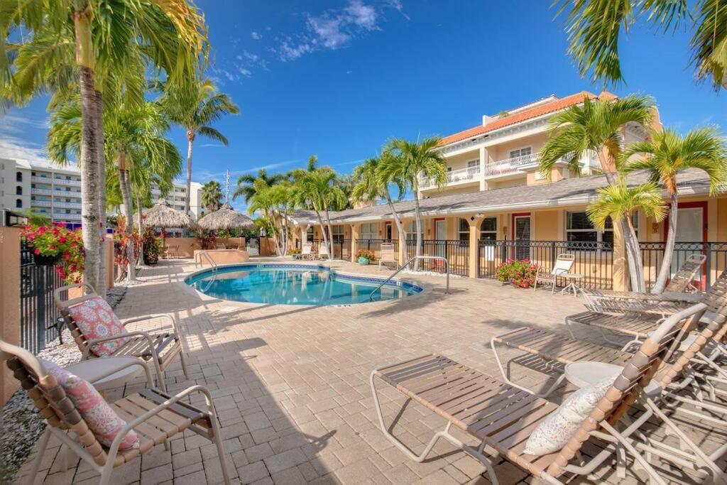 Walk To The Beach And Restaurants! - Coconut Villa'S Suite 2 St. Pete Beach Exterior photo