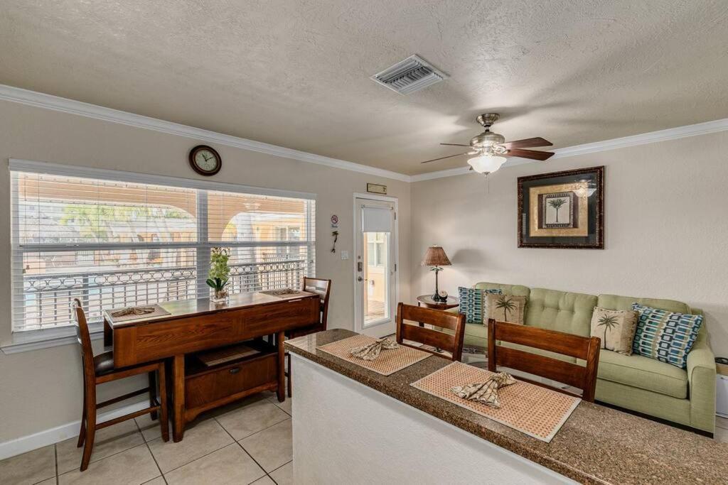 Walk To The Beach And Restaurants! - Coconut Villa'S Suite 2 St. Pete Beach Exterior photo